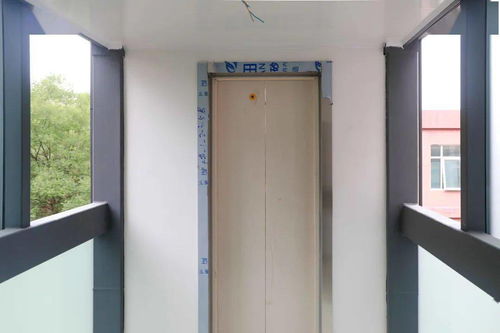 石景山某小區老樓電梯增設工程進入收尾階段，居民“一鍵直達”生活指日可待